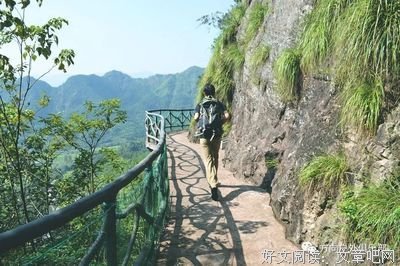 月下行走