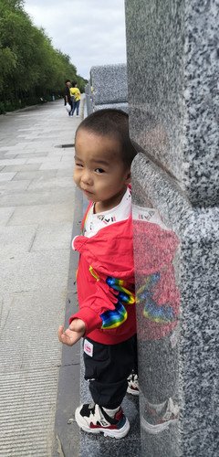  和胖头陀坐同桌