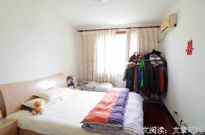 门在墙上，桥在路上