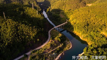 弯弯的江坡路
