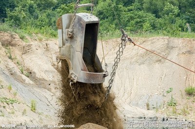 挖土