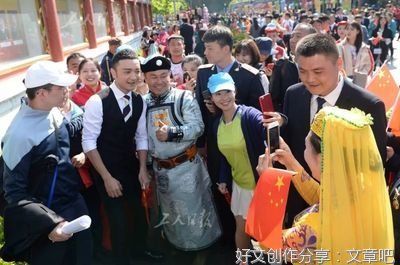  人民日报：大力弘扬劳模精神
