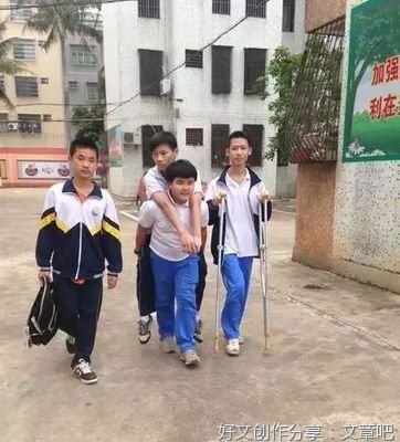 王小虎：小少年挺起“爱的脊梁”