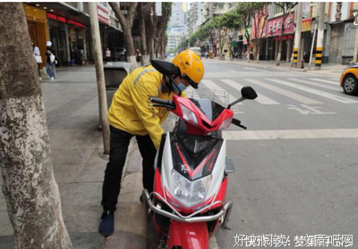 34岁老师兼职送外卖，被10000条评论痛骂：世道变坏，从道德绑架盛