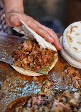 来，周末看个美食纪录片