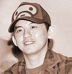 和昔日情敌唱双簧。