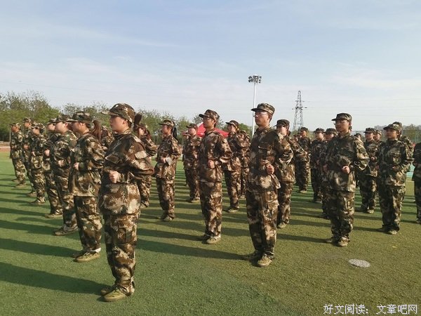 学军人风采 强自身素质