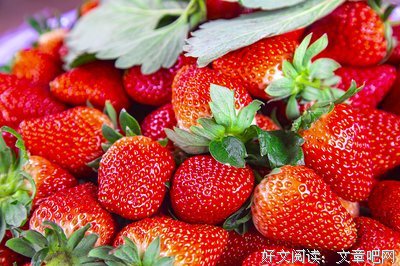 突然就红了双眼