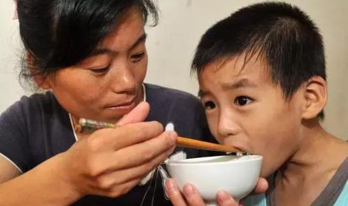 千万不要把孩子养成穷人家的“富二代”