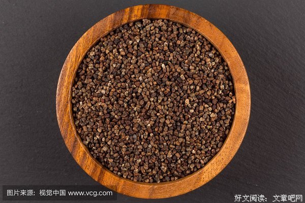 黑暗中，有一双眼