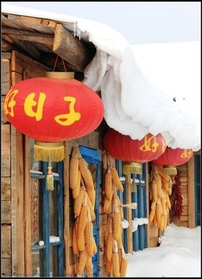 红灯笼与红公鸡