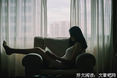 那天有雨，她撑开伞，冲了出去