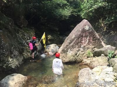 没人敢扶你，你只能在水里泡着