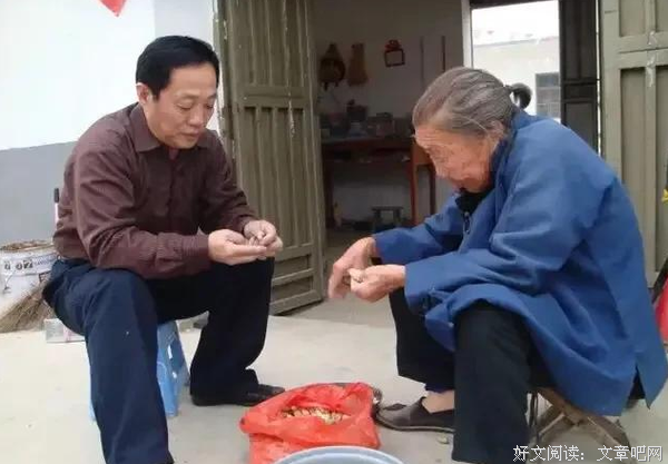 娘被做官的父亲抛弃 她却为我而活