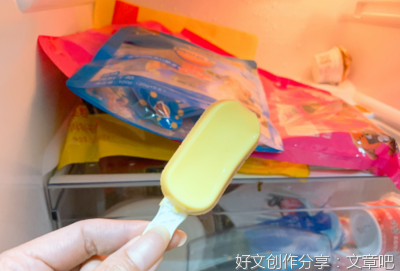 女儿在超市拿了一包奶酪棒，我想着最多5块钱就让她拿了，结果