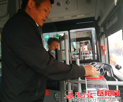 我从不在亲戚家住，也不喜欢亲戚来我家