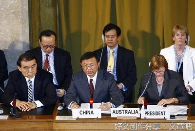 前段时间在附近小区的广场上溜达，见识了一位最有教养的女士是如