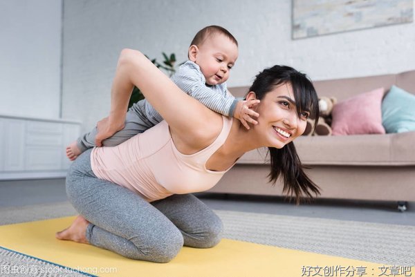 过年的时候，我去她家买饮料，给钱之后，她说：“搬那边那一堆！