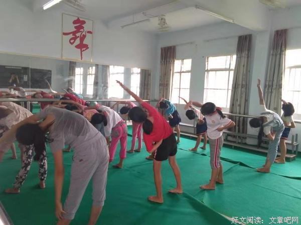三下乡舞动青春的路上因有你们而精彩
