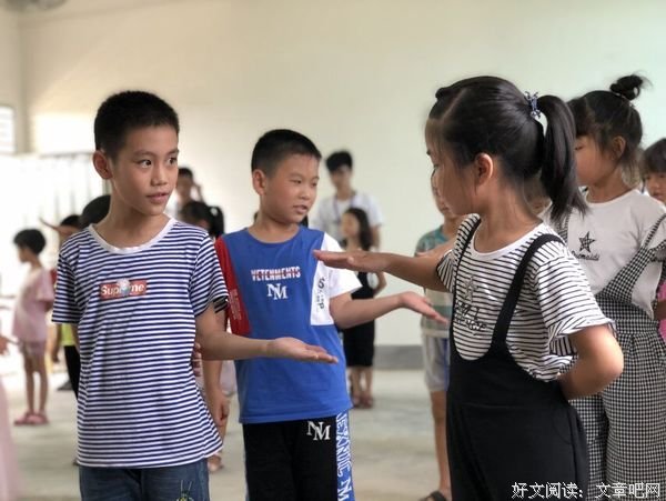 学习新舞蹈 建立新友谊