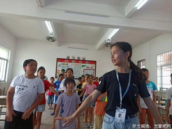 岭南师范学院“向阳”社会实践队开展趣味舞蹈课堂