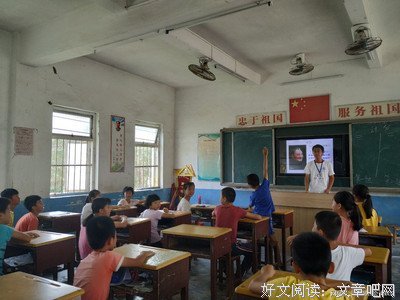 物理院领导与“星愿”实践队队员一起包饺子