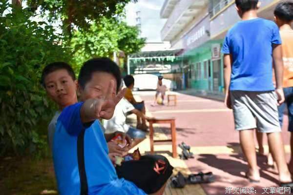 晨光社会实践队：在你的名字后面画上爱心