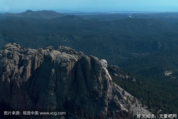 脊梁如山，不负少年
