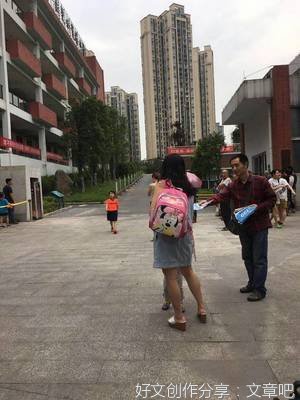  幽默段子：发传单的漂亮妹子