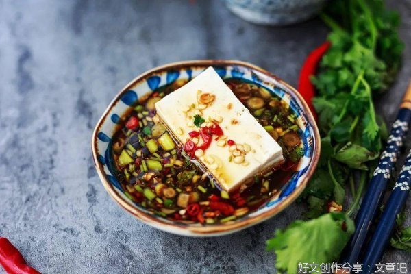 经典微小说：《蘸汁豆腐》，看完久久不能平静……