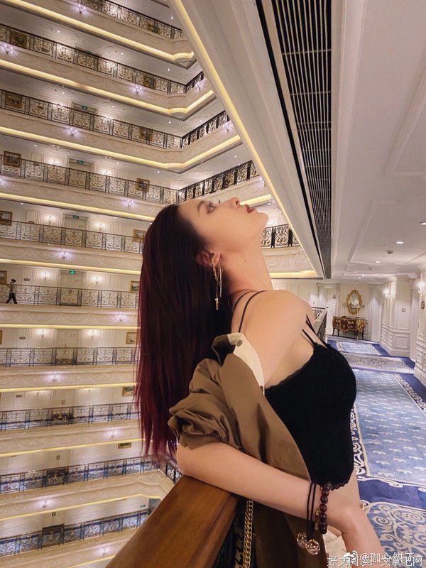 遥敬你们一杯，适量就好，可不要贪杯哟