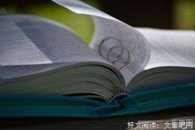 翻开一本看过几遍的书，突然觉得生活无处不美好