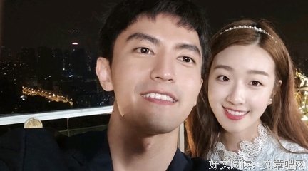 不自觉地我的眼睛湿润了，可我又能做些什么呢？