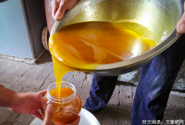 八十五岁高龄的老人如何收割土蜂蜜产品供不应求