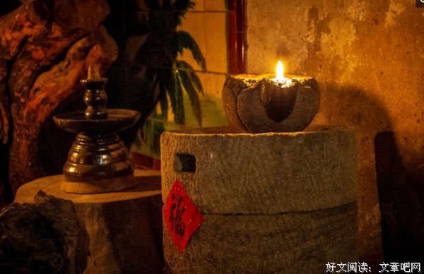 想起小时候，姥姥给我讲的有关古灯的故事了
