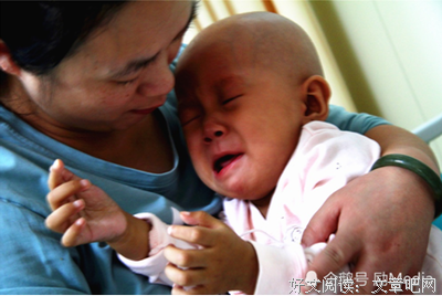 那一瞬间，看着还在哭闹的孩子，和镜子里暗淡无光而又臃肿的自己
