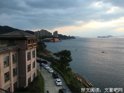 优秀服务员撑起了秀水街