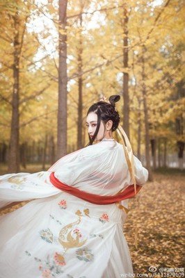故乡遥，回去之日不可期，想回去的唯一办法，只有入得梦中。