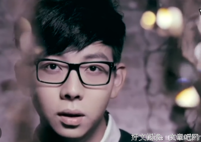 夜月高悬，寄托着我无尽的思念