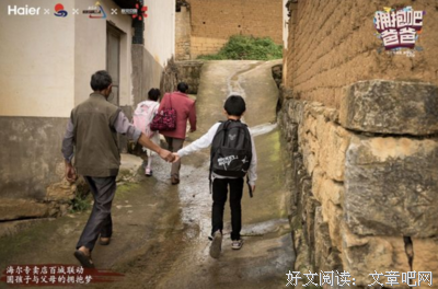 哥哥比我大十岁，从小的时候我们便跟着奶奶生活