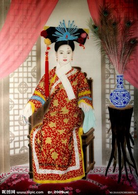 格格会说乔治，睡觉还抱着小兔兔