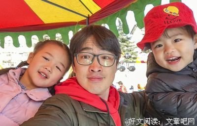 爸爸出差走了，宝宝特别粘妈妈