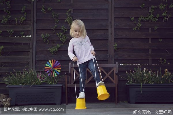 两岁多的格格喜欢吃馒头，早上吃了半个