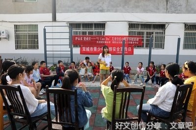 连续几天晚上去小广场溜滑梯