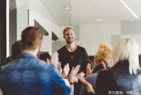 职场遇到这三种人 可以不用帮忙