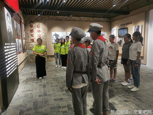 山东理工大学“稷下逐梦，红色传承”实践团带领小朋友参观红色教
