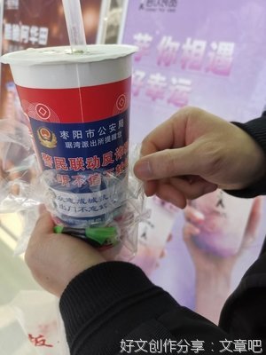 为警官老陈点赞！直播反诈骗警察