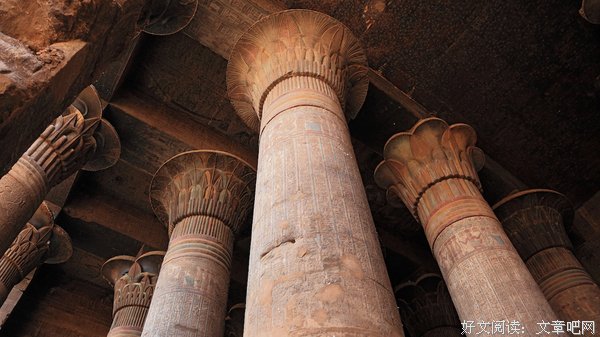 烟灰和鸟粪保护着一座有2000年历史的寺庙的油漆