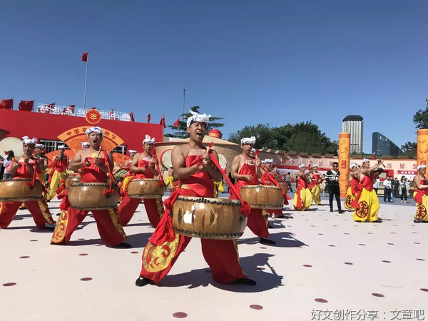 庆功的锣鼓敲起来