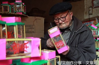 那高粱杆扎成的灯笼